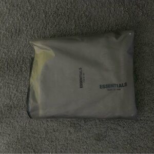 Essentials Gray Men's Toiletry Bag